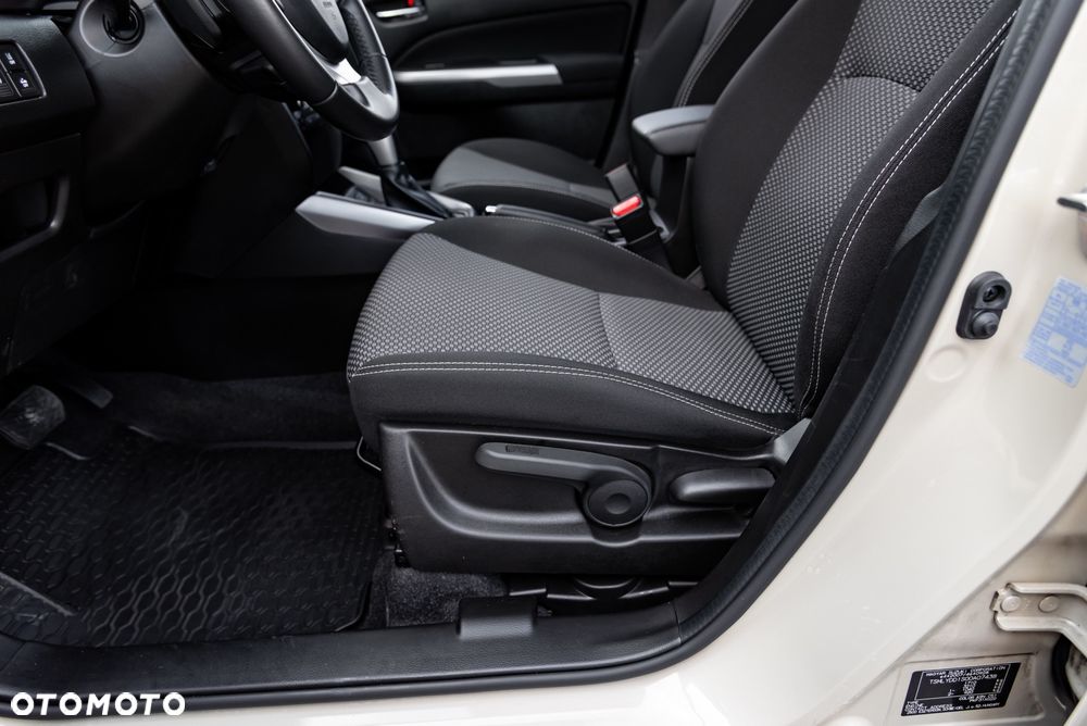 Suzuki Vitara 1.5 Dualjet Hybrid AGS Comfort+ "SHINKAI" - 20