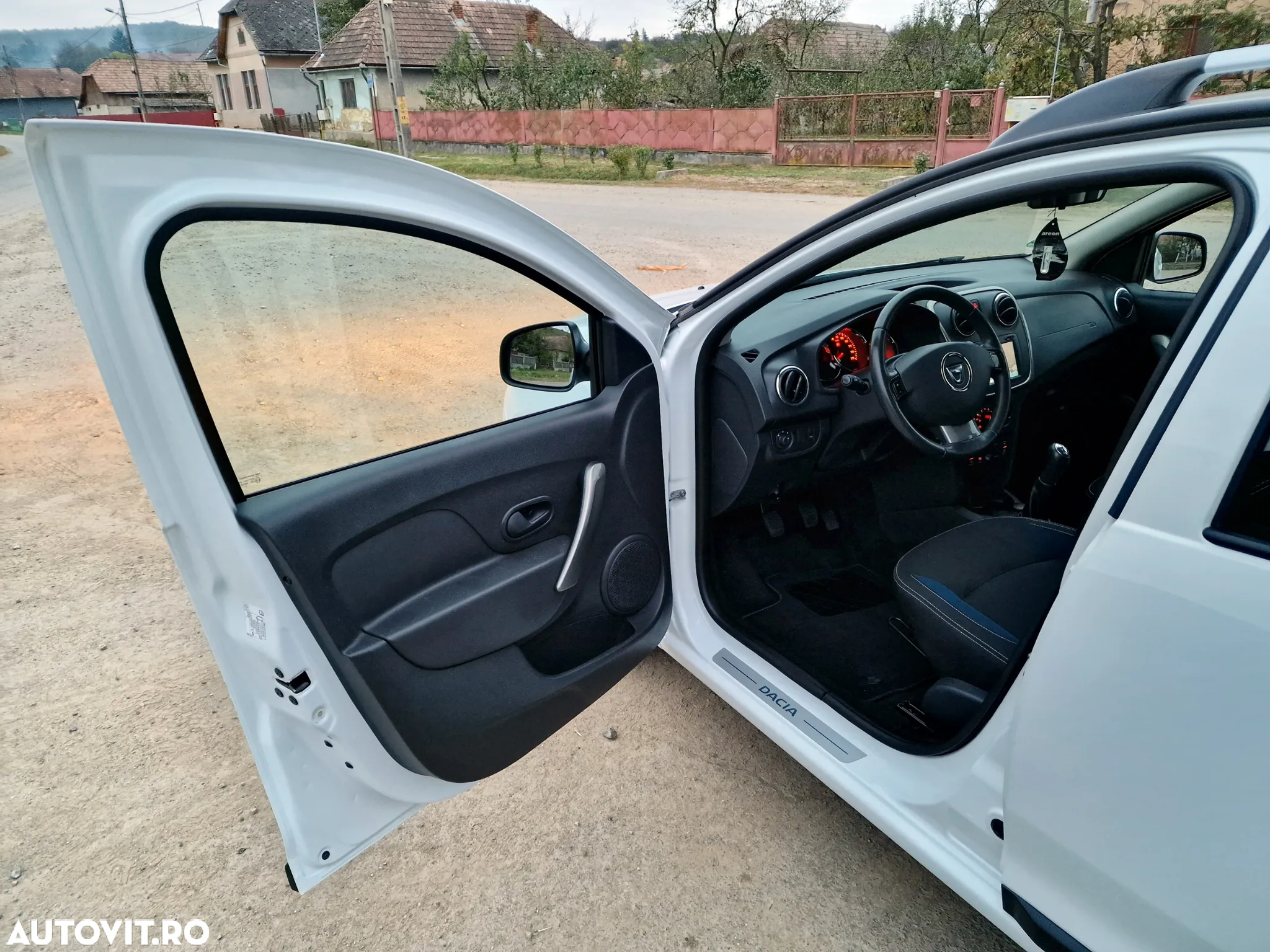 Dacia Logan MCV TCe 90 Celebration - 25