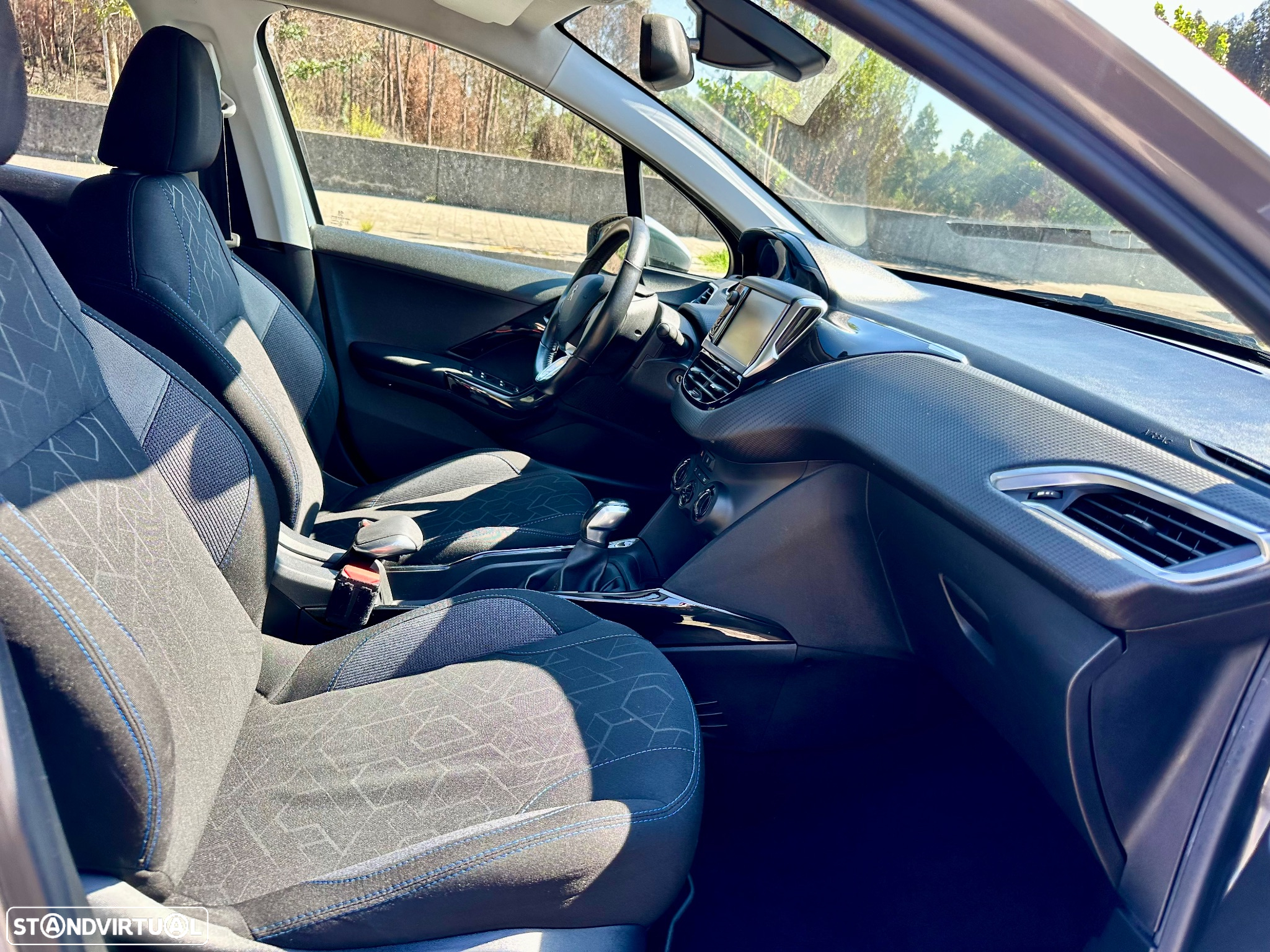 Peugeot 2008 1.2 PureTech Style - 31