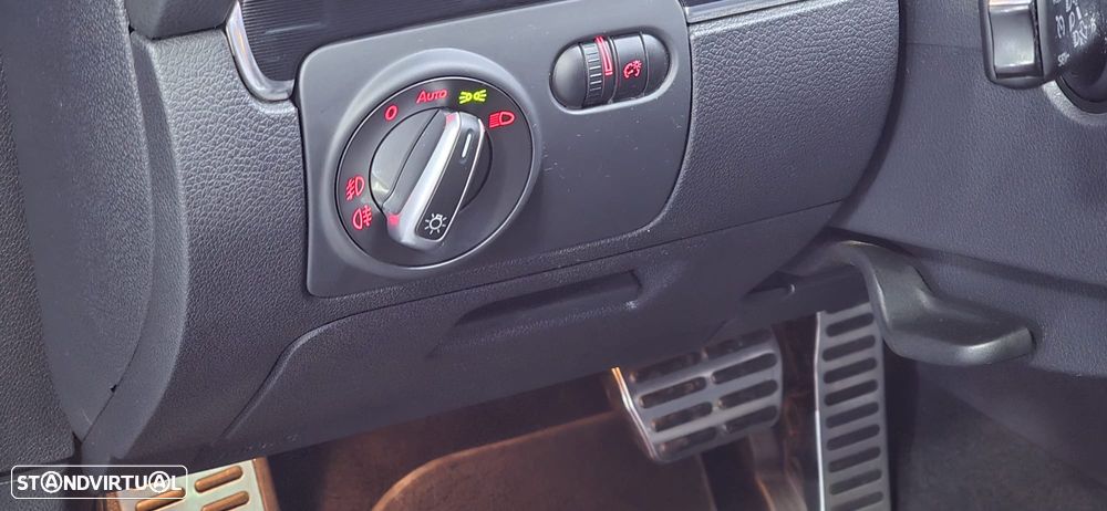 VW Golf 2.0 TDI DPF DSG GTD - 37