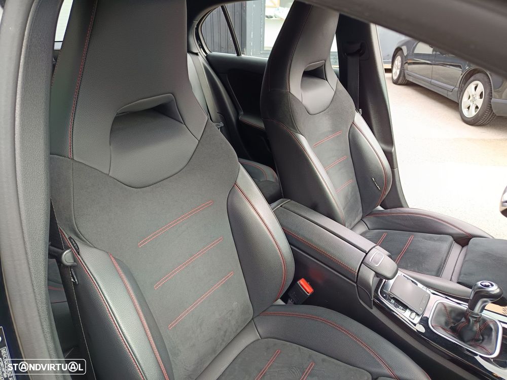 Mercedes-Benz A 200 AMG Line - 29