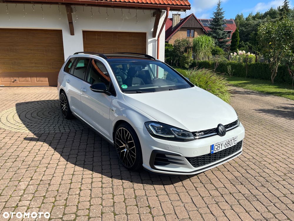 Volkswagen Golf - 1