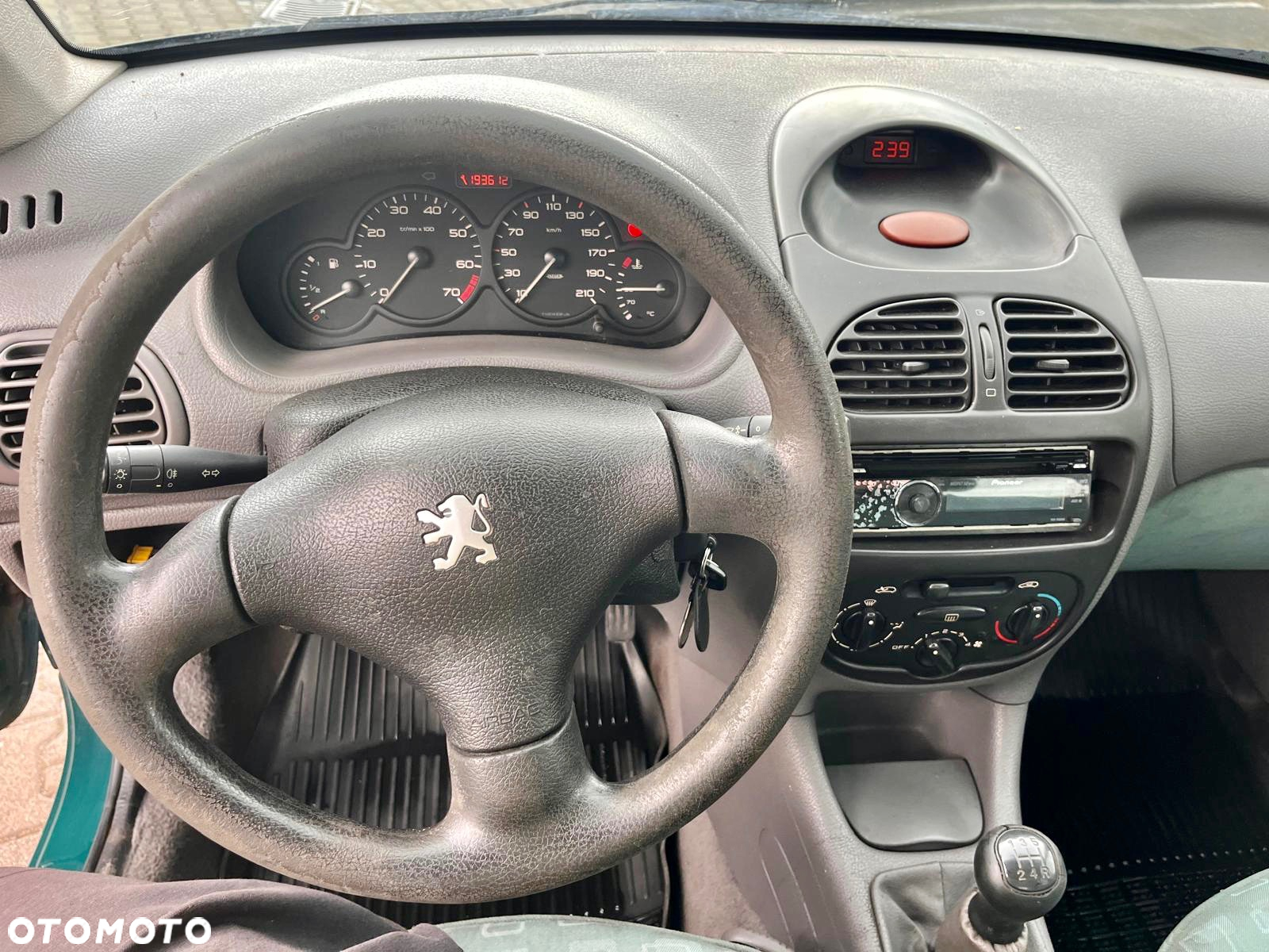 Peugeot 206 - 14