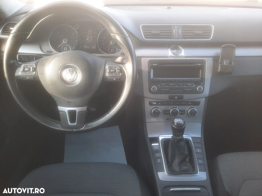 Volkswagen Passat 2.0 Blue TDI SCR Comfortline - 14