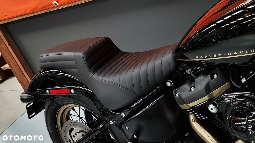 Harley-Davidson Softail Street Bob - 13