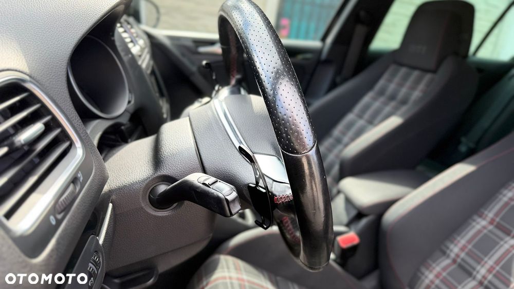 Volkswagen Golf 2.0 GTI DSG - 37