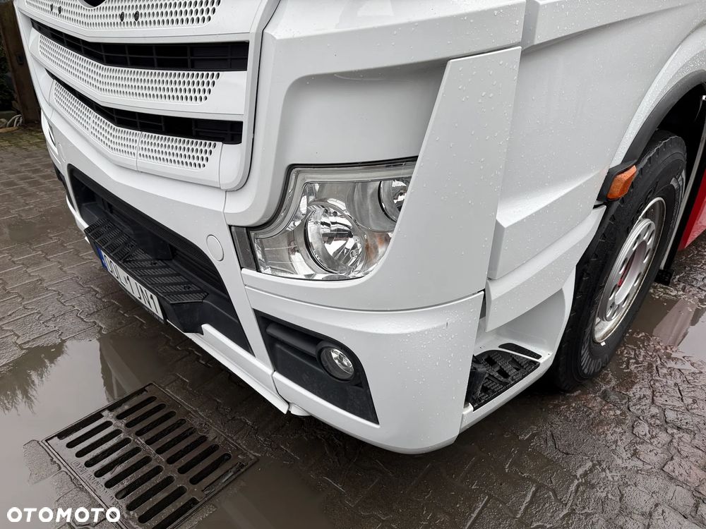 Mercedes-Benz Actros - 10