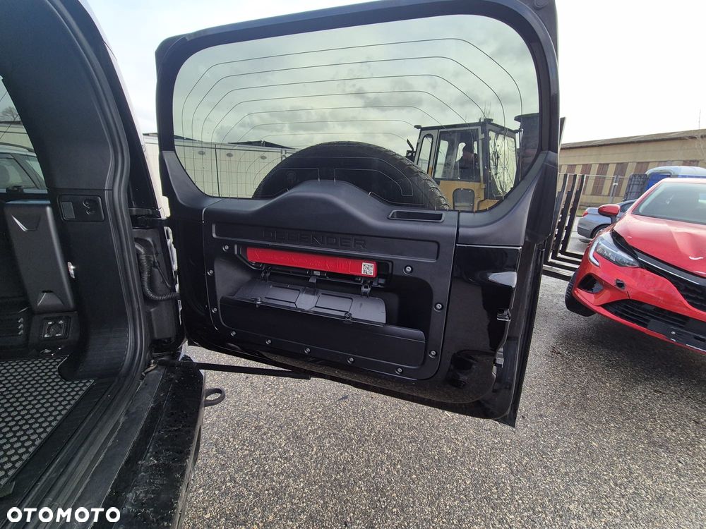 Land Rover Defender 110 P525 V8 - 40