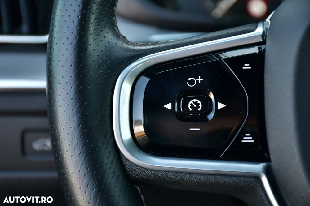 Volvo XC 60 D4 AWD R-Design - 10