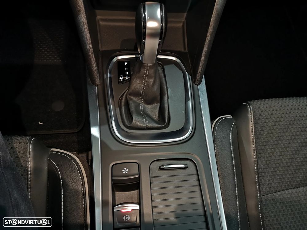 renault megane-sport-tourer ver-1-5-blue-dci-bose-edition-edc - 32