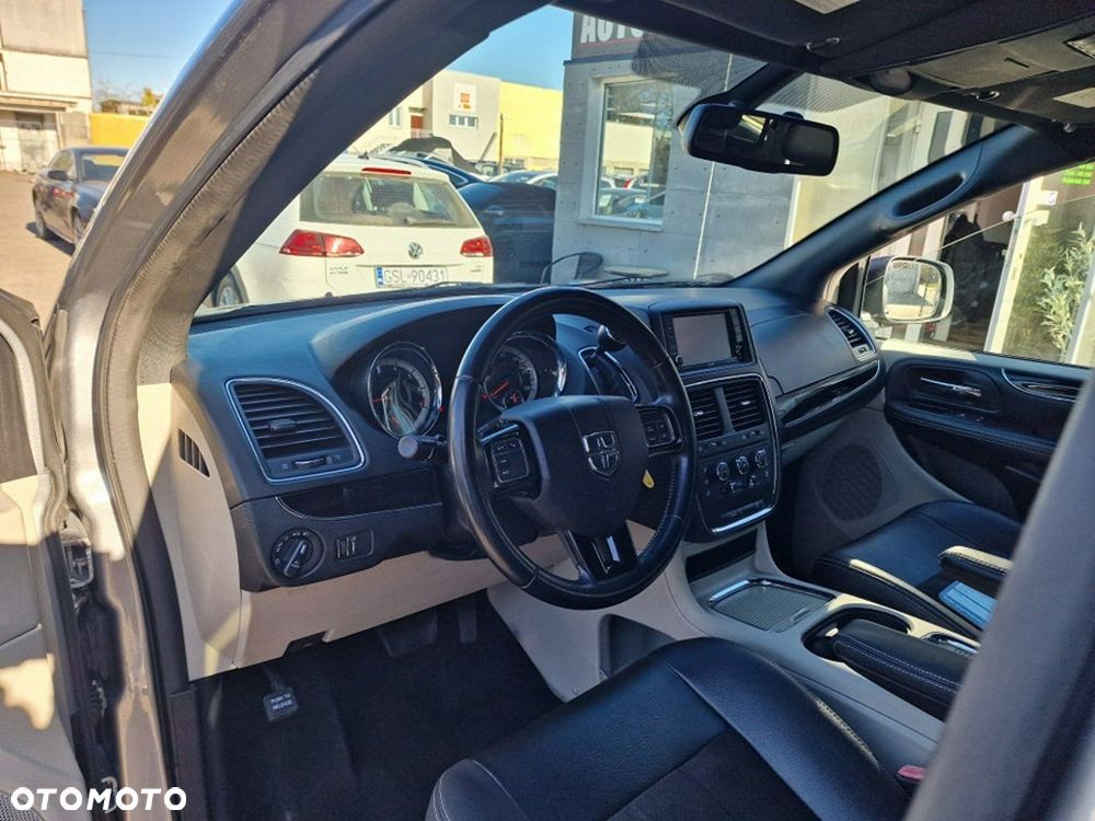 Dodge Grand Caravan - 7