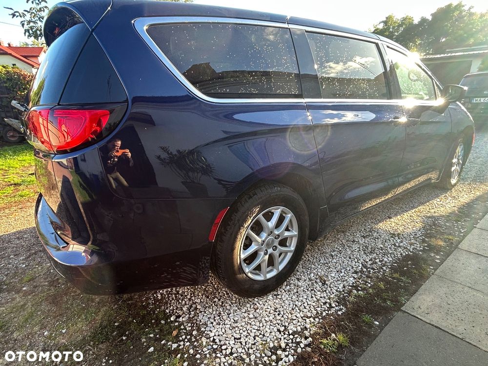 Chrysler Pacifica - 4