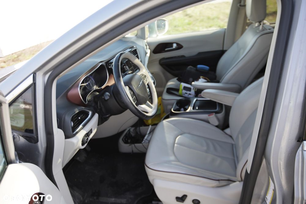 Chrysler Pacifica - 25