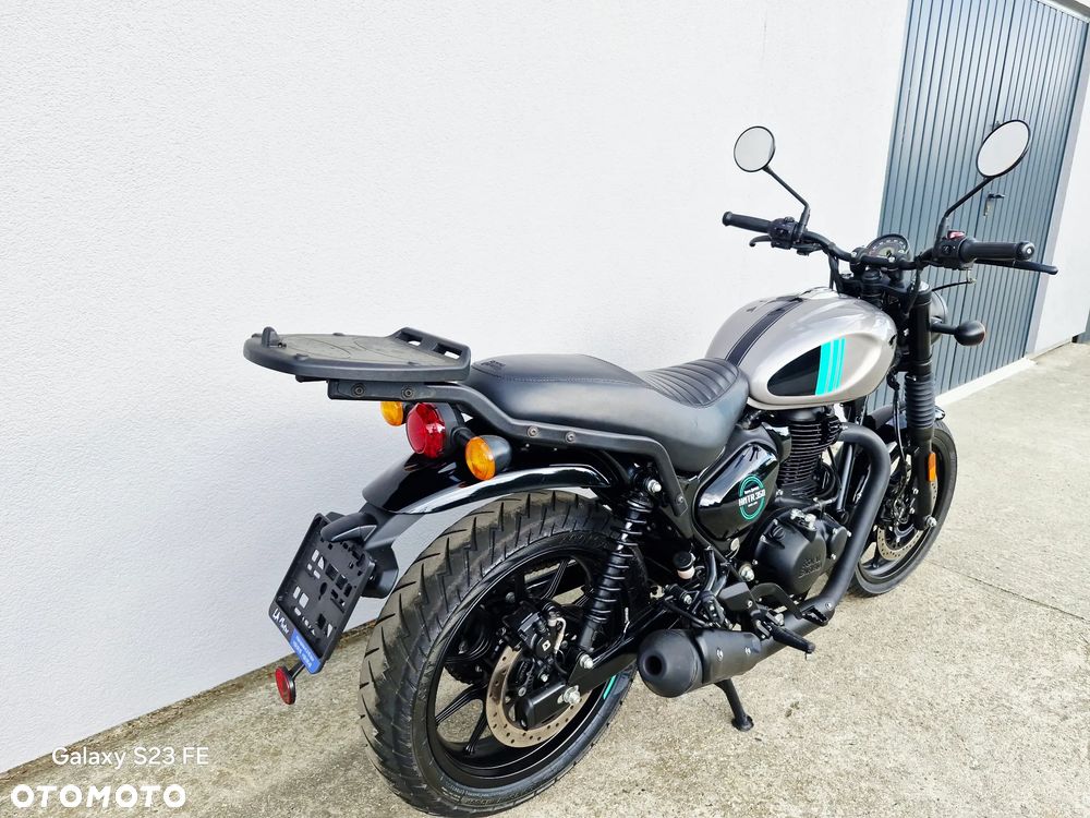 Royal Enfield HNTR - 22