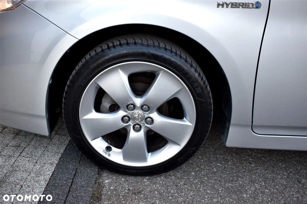 Toyota Prius (Hybrid) Executive - 24