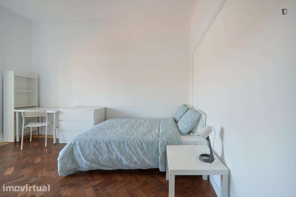 Quarto - localizado em Marquês de Pombal Lisbon - Grande imagem: 3/13