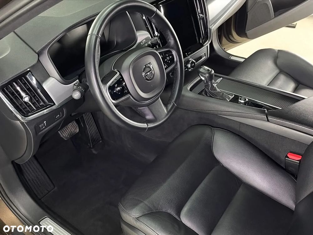 Volvo V90 D3 Momentum Pro - 8
