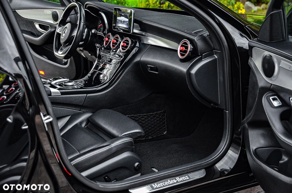 Mercedes-Benz Klasa C 250 T 9G-TRONIC AMG Line - 26