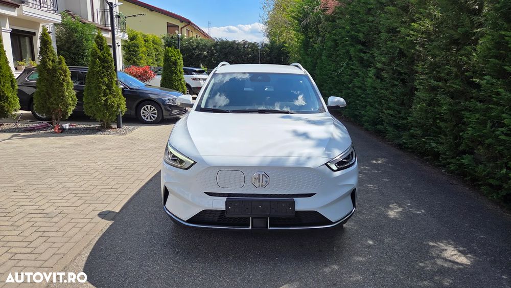 MG ZS EV Luxury - 12