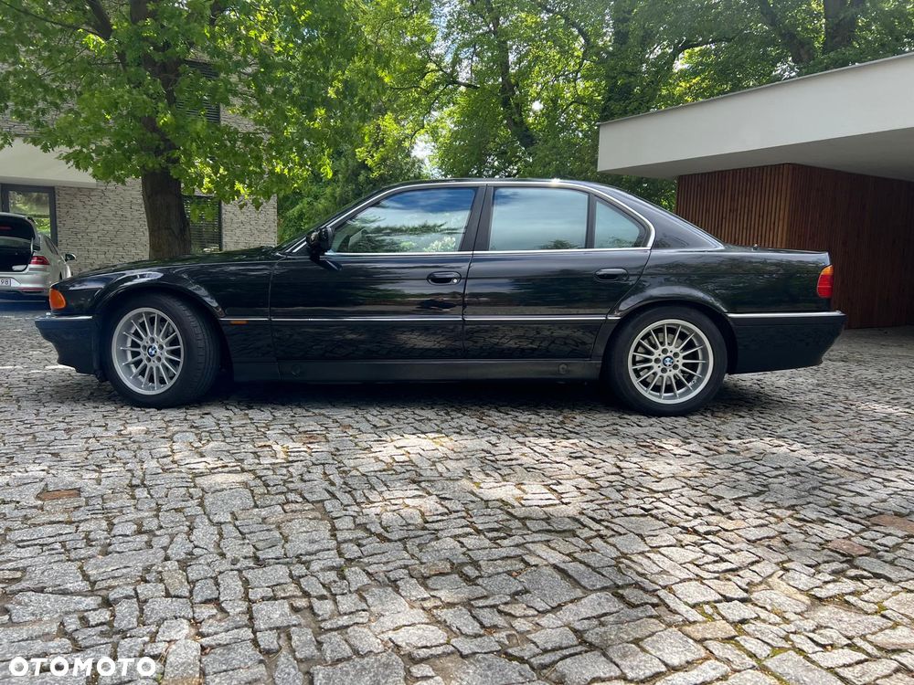 BMW Seria 7 740i V8 - 2