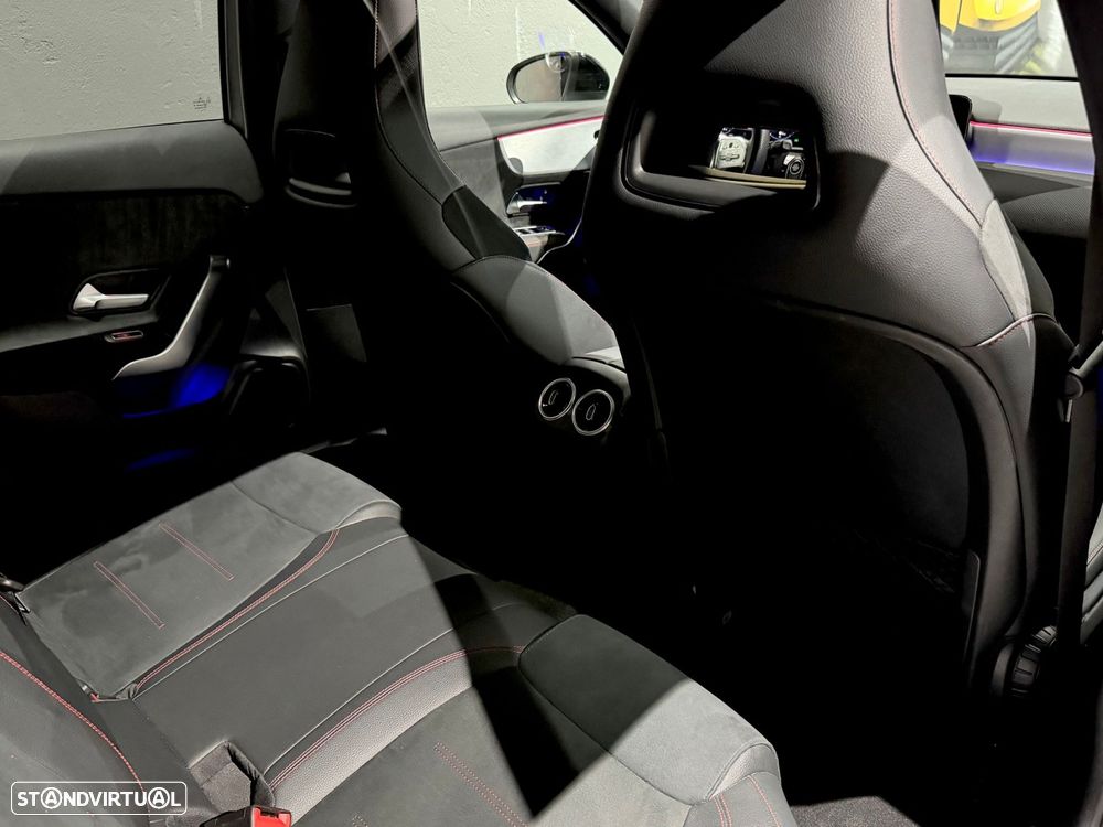 Mercedes-Benz A 250 e 8G-DCT AMG Line - 23