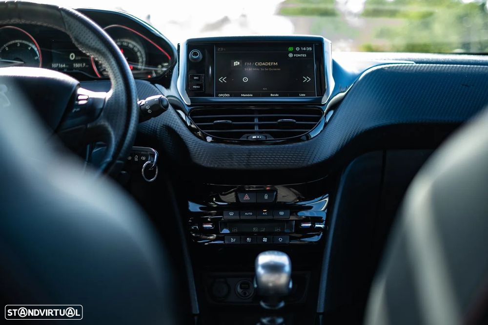 Peugeot 2008 1.6 BlueHDi GT Line - 19