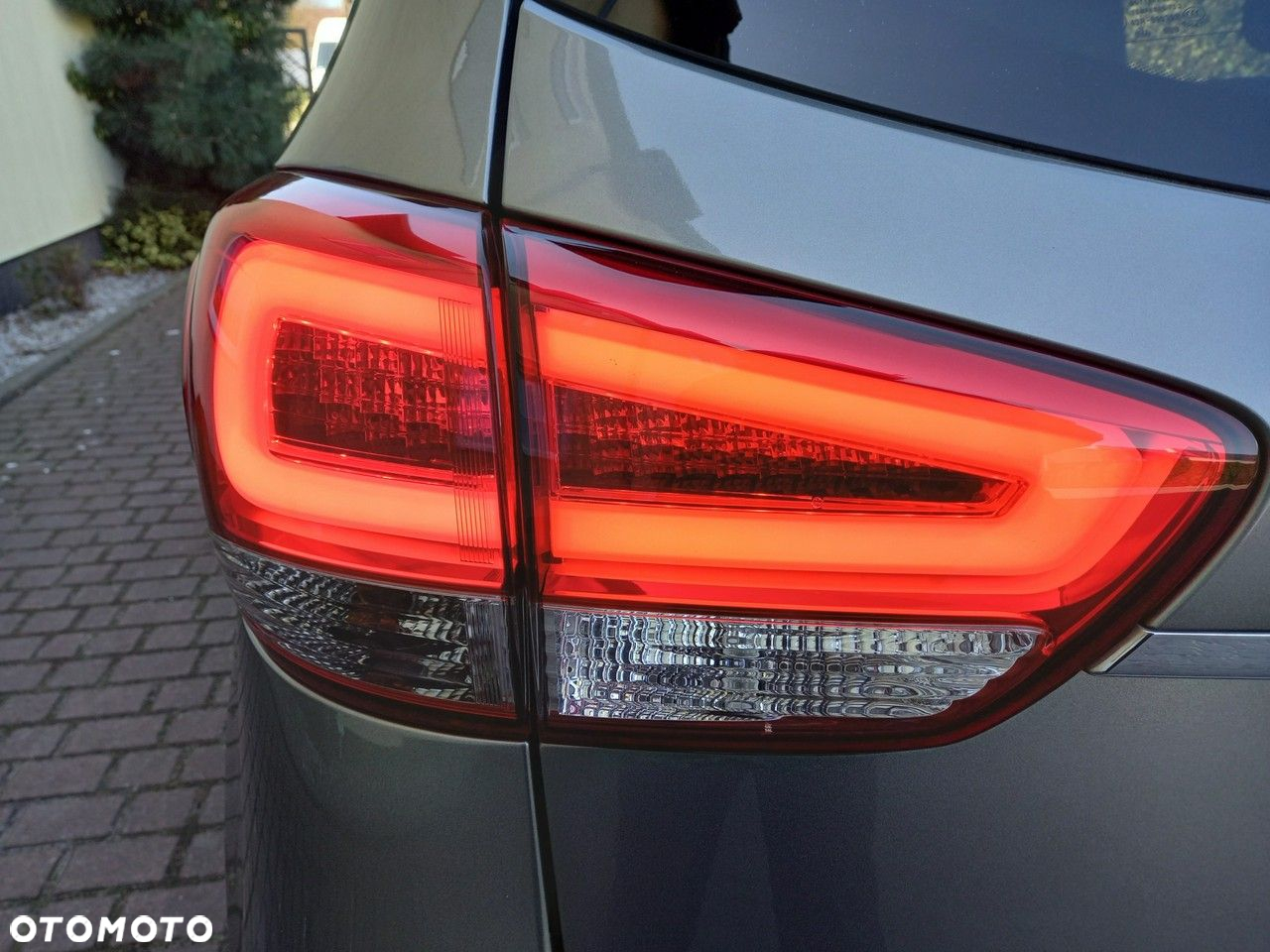 Kia Carens 1.6 GDI Dream-Team Edition - 20