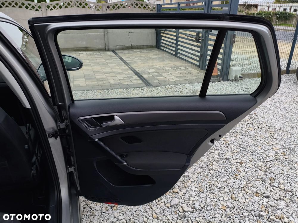 Volkswagen Golf - 24