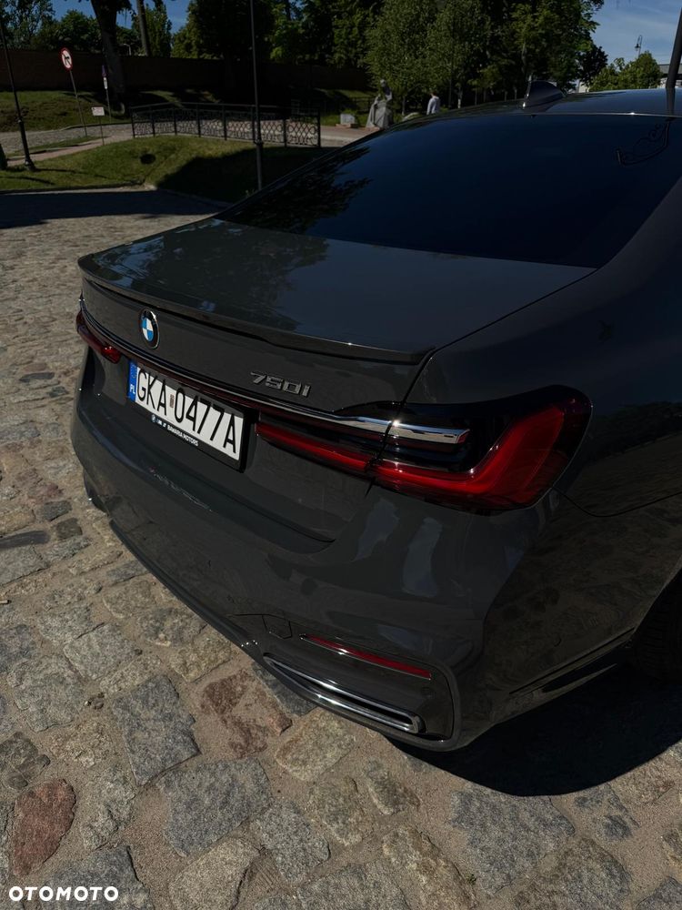 BMW Seria 7 750i xDrive - 25