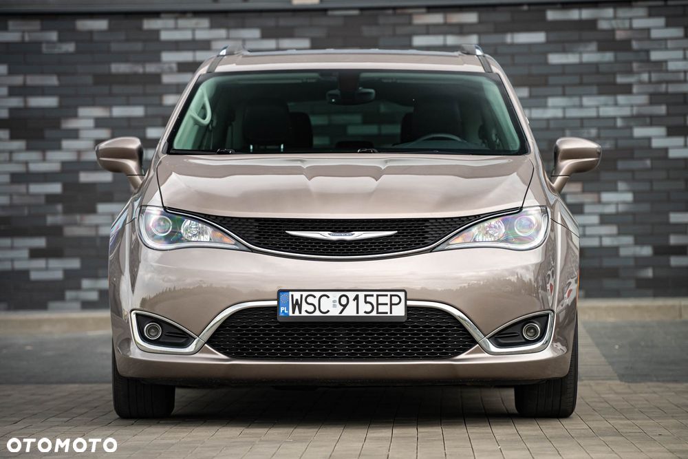 Chrysler Pacifica - 2