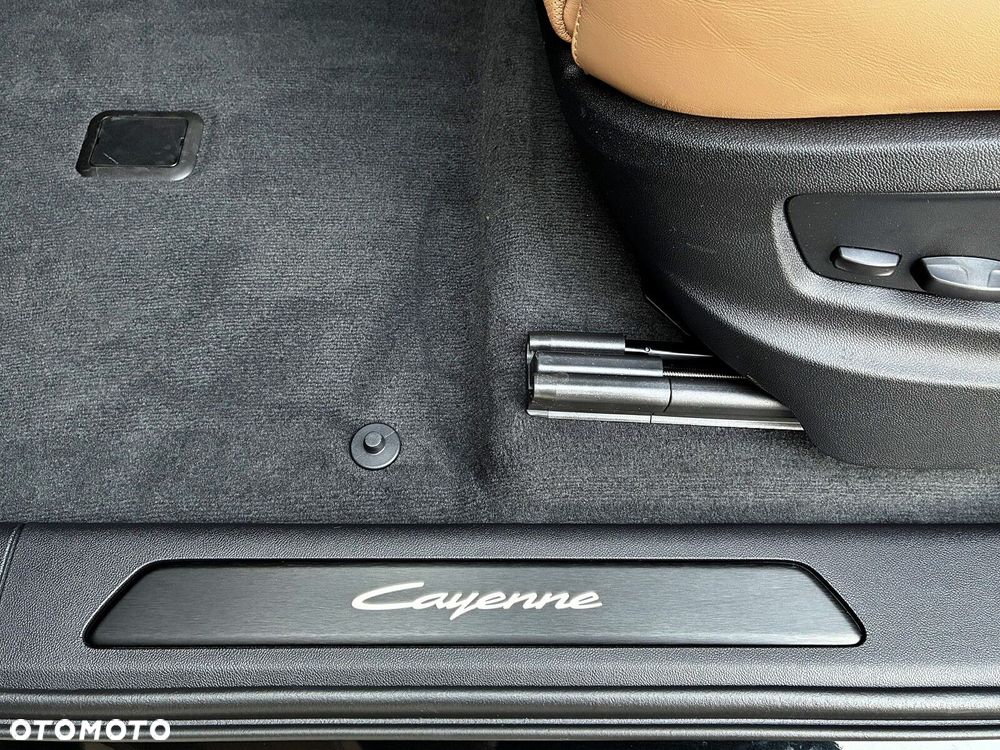 Porsche Cayenne - 15
