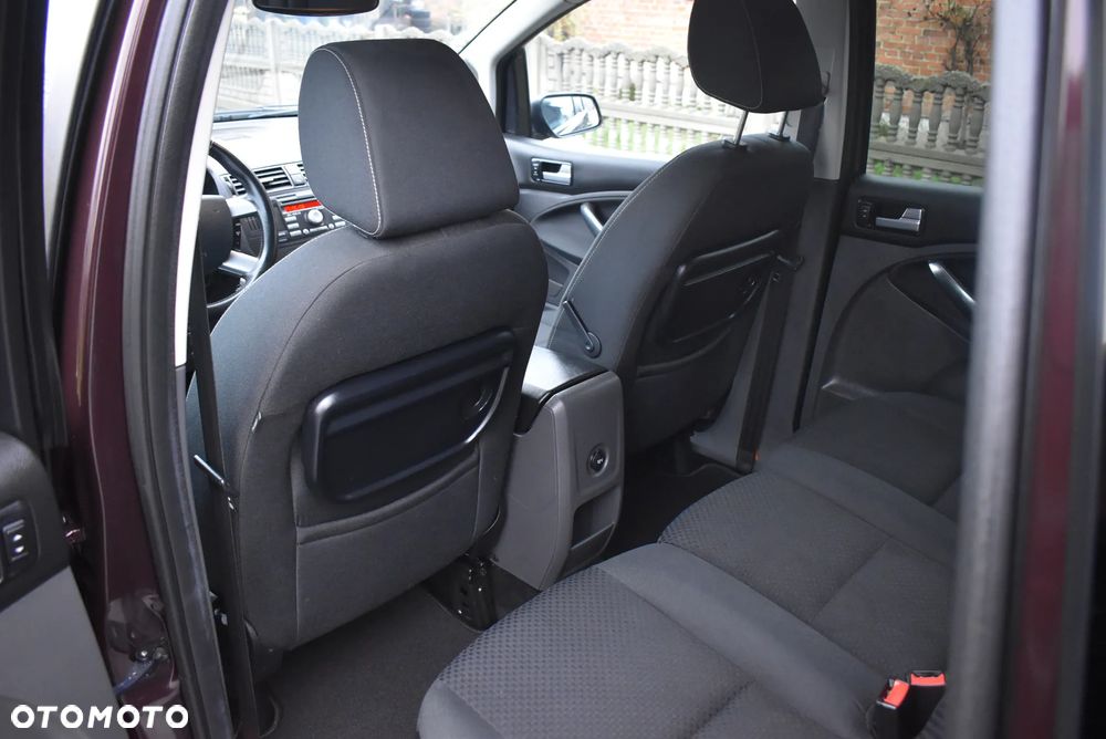 Ford C-MAX 2.0 Titanium - 24