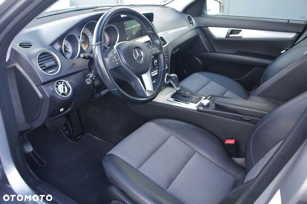 Mercedes-Benz Klasa C 180 CGI Automatik BlueEFFICIENCY Avantgarde - 10