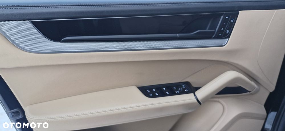 Porsche Cayenne E-Hybrid PHEV - 17