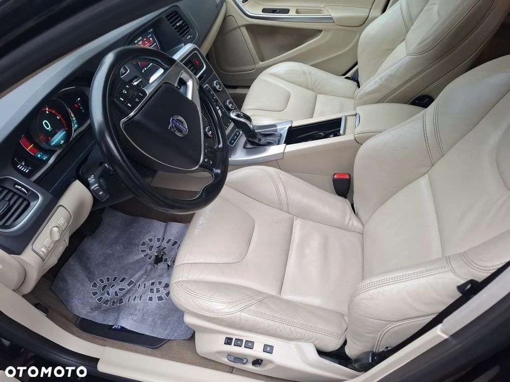 Volvo V60 D6 AWD Plug-in Hybrid R-Design Summum - 21