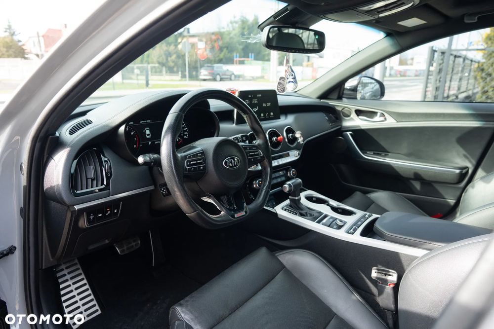Kia Stinger - 8