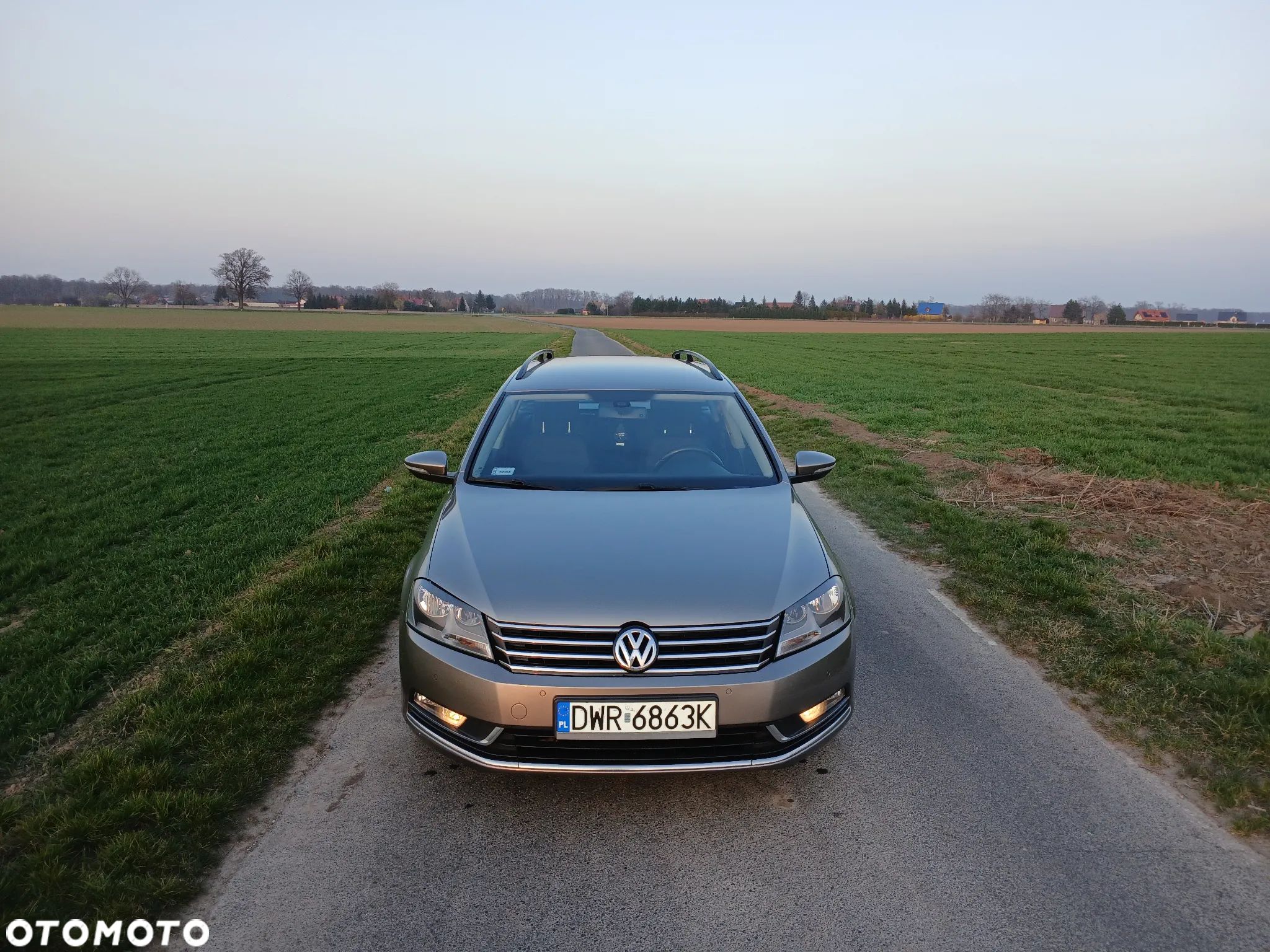 Volkswagen Passat - 1
