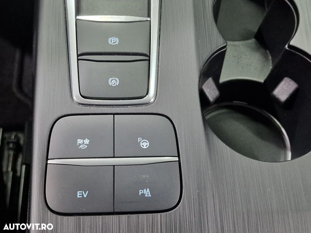 Ford Kuga 2.5 Duratec PHEV TITANIUM X - 21