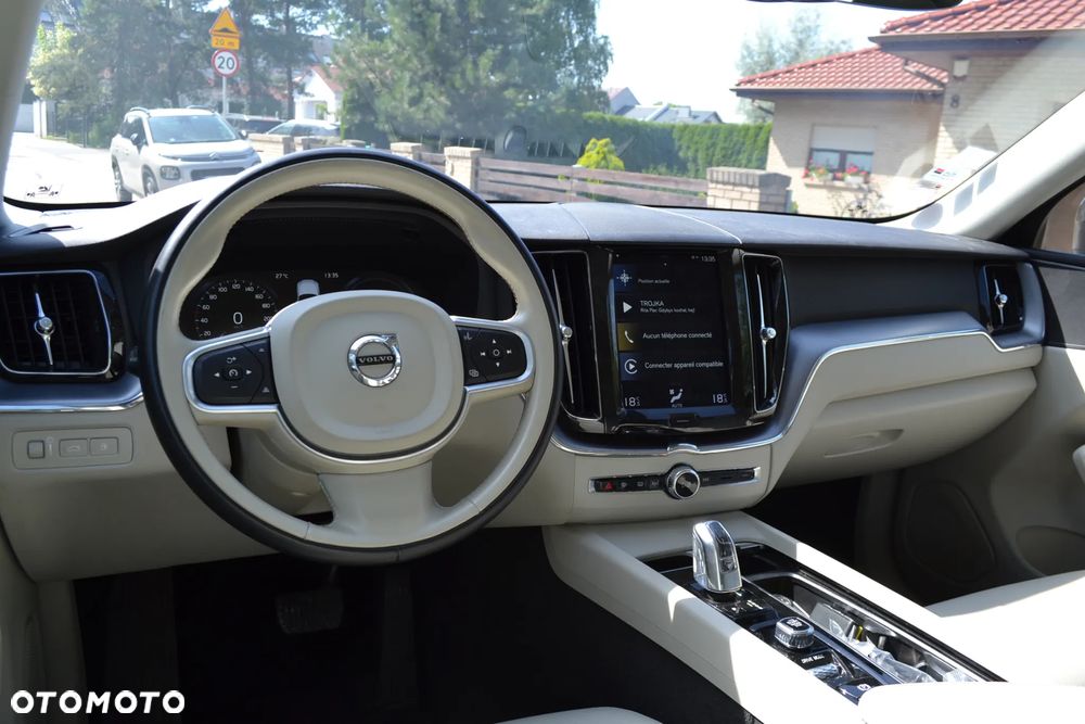 Volvo XC 60 T8 AWD Plug-In Hybrid Momentum Pro - 9