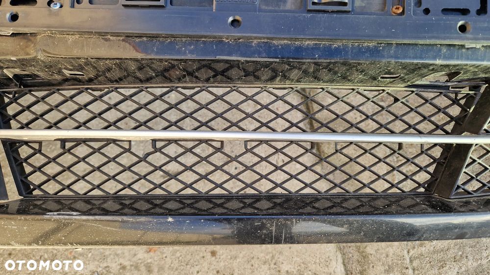 BMW E60 E61 LIFT ATRAPA ZDERZAKA ŚRODKOWA - 1
