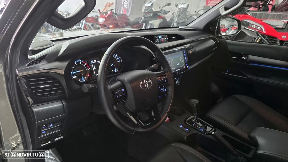 Toyota Hilux 2.8 D-4D 4WD GR Sport II - 42