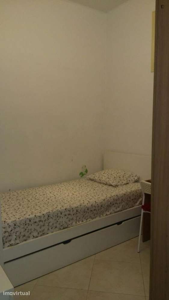 Quarto - localizado em Alameda Lisbon - Grande imagem: 4/14