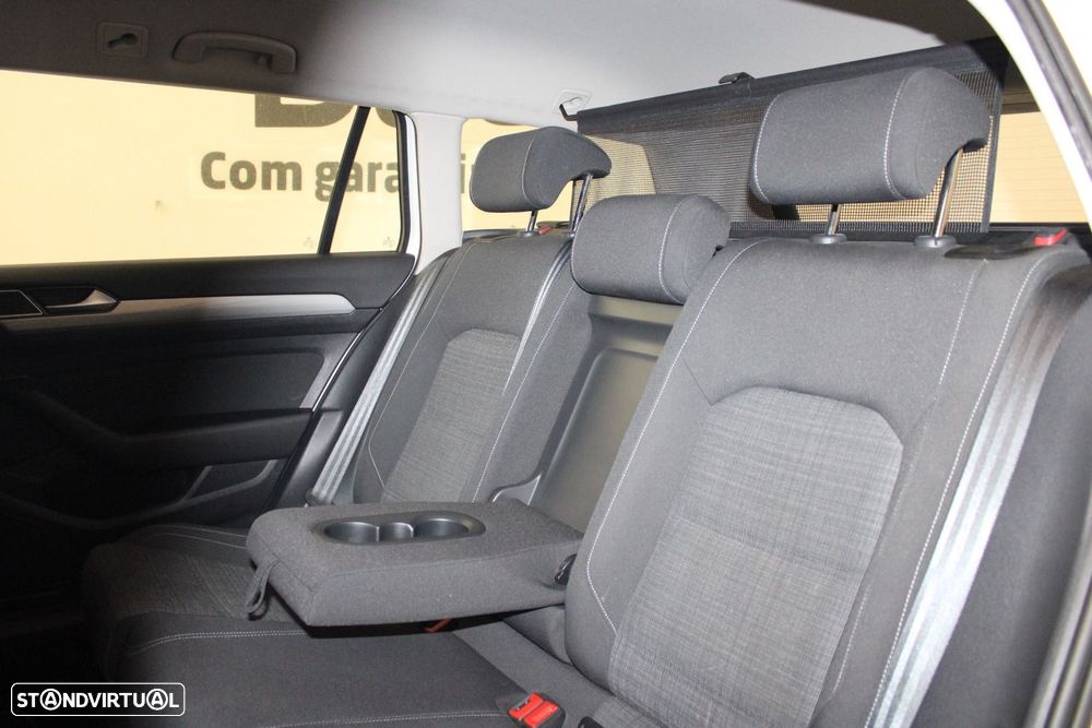 VW Passat Variant 2.0 TDI Business DSG - 41