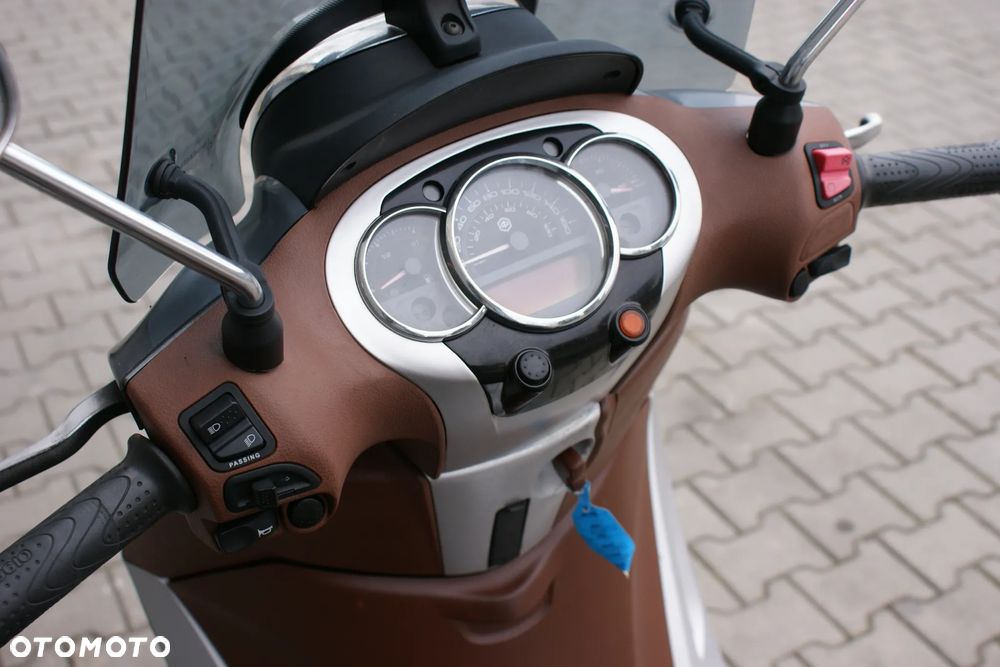 Piaggio Beverly - 16