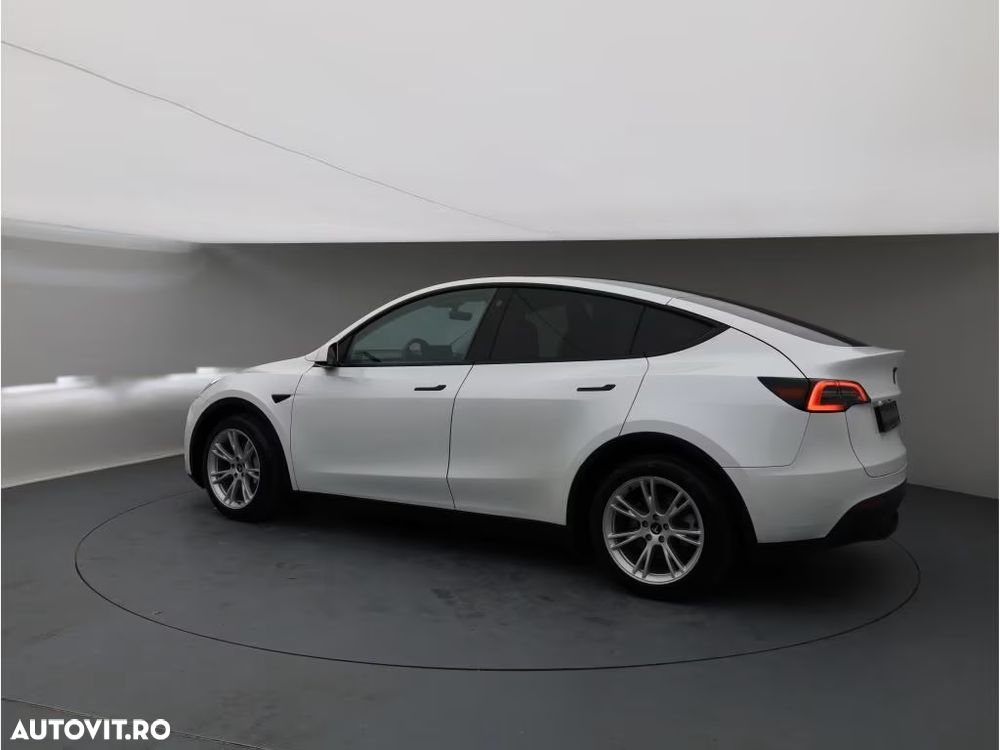 Tesla Model Y AWD Performance - 3