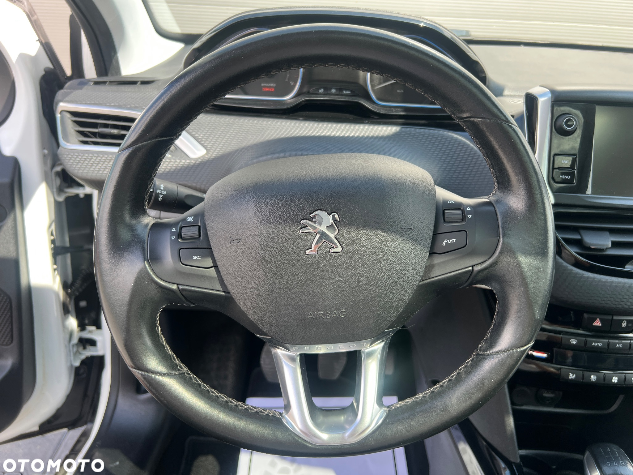 Peugeot 2008 1.2 Pure Tech Allure S&S - 16