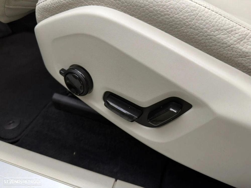 Volvo XC 60 2.0 T6 PHEV Plus Dark AWD - 19