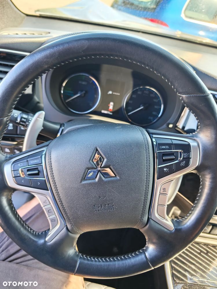 Mitsubishi Outlander 2.4 4WD Diamant+ - 32