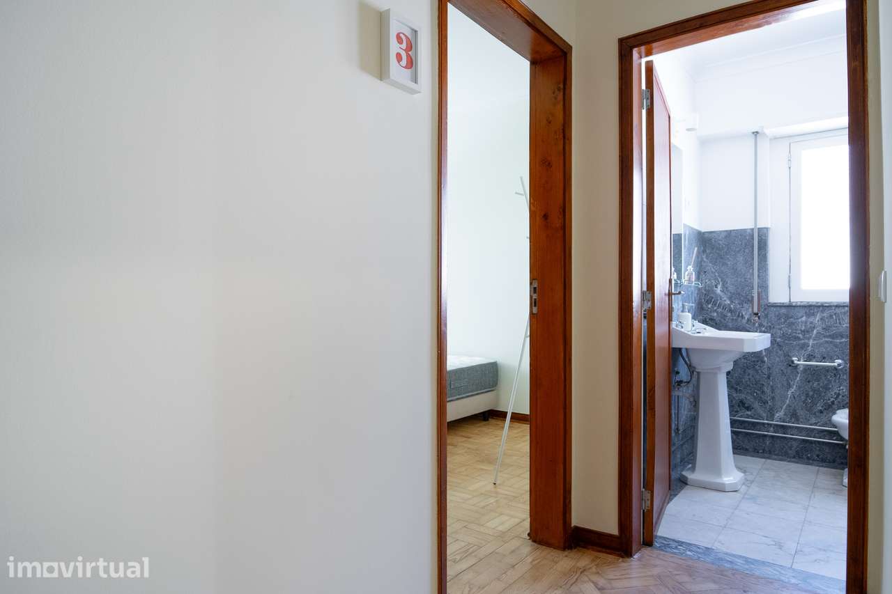 Quarto estudante universitária - rua António José de Almeida, Coimbra - Grande imagem: 4/23