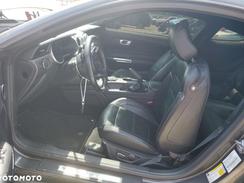 Ford Mustang - 7